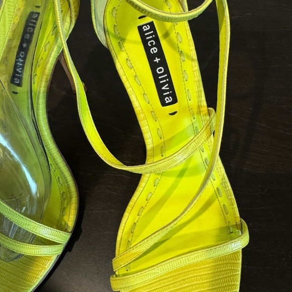 Alice and Olivia by Stacey Bendet Neon Yellow Strap Leather Sandals sz 8.5 - Picture 6 of 7